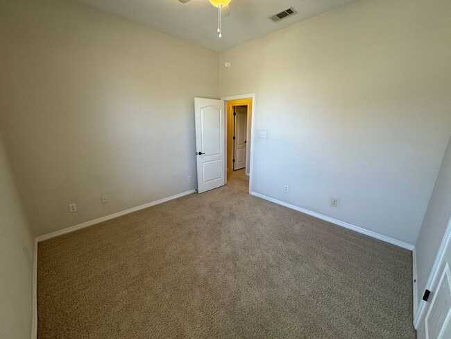 Building Photo - 1712 Iron Jacket Trail