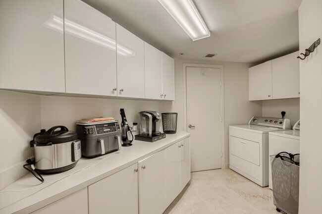 Building Photo - 3630 Gardens Pkwy