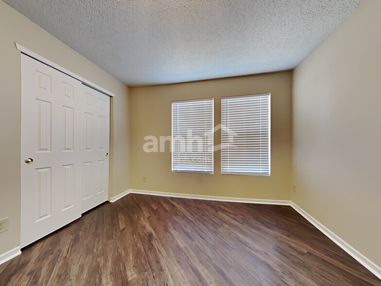 Building Photo - 10383 Homestead Dr