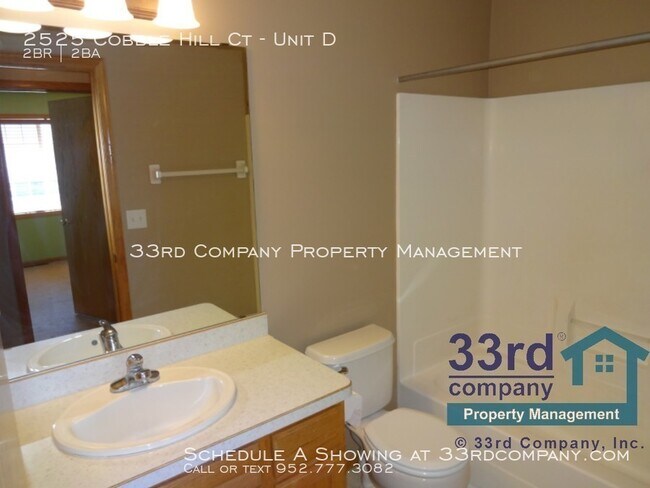 Building Photo - Updated Townhome in Woodbury!