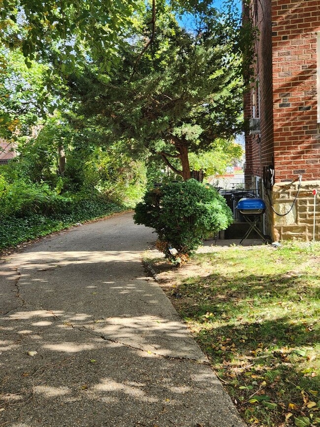 Building Photo - 6651CLARIDGE