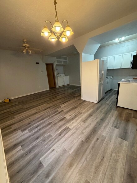 Primary Photo - 2612 Marshall Ave