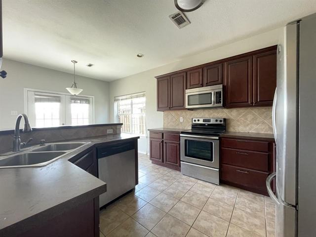 Building Photo - 127 Castleridge Dr
