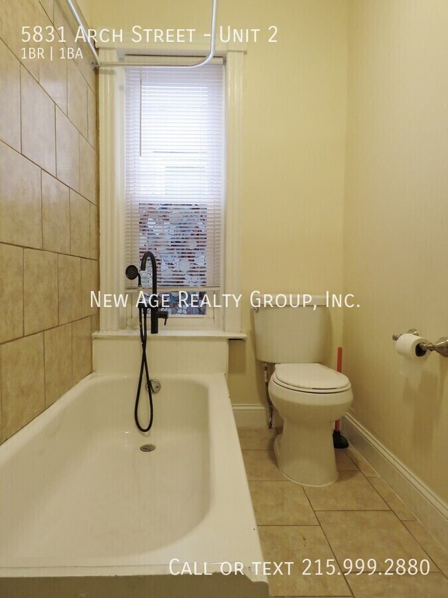 Building Photo - Charming New 1 Bedroom Apartment Rehab in ...