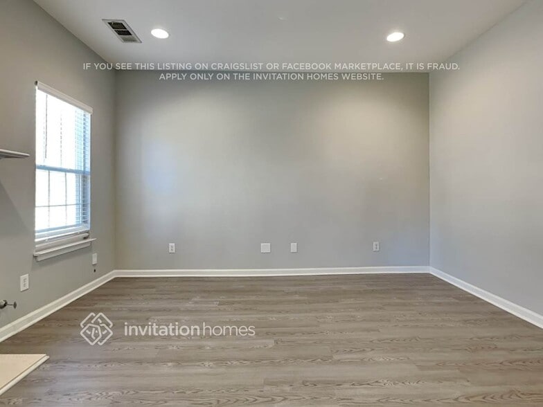 Building Photo - 323 Viceroy Curve