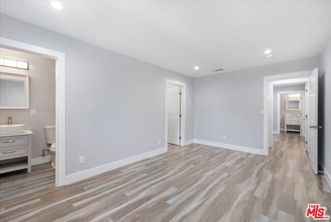 Building Photo - 6652 Orion Ave