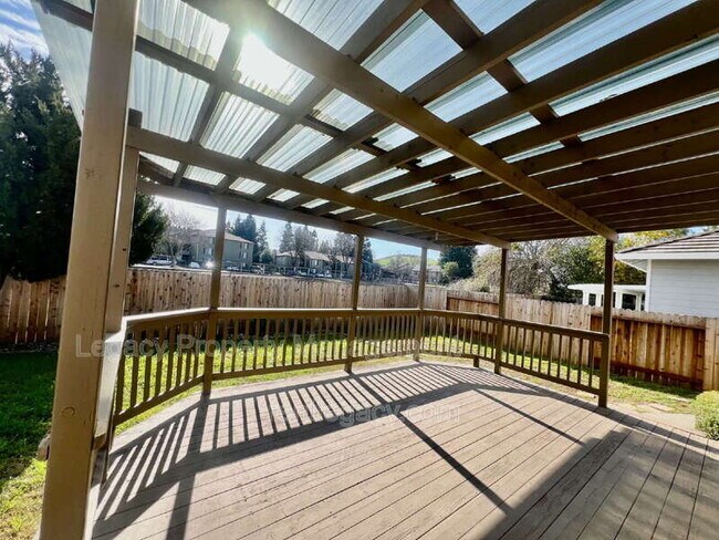 Building Photo - 2750 Parkview Terrace