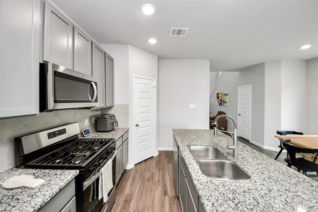 Building Photo - 2473 Carp Dr