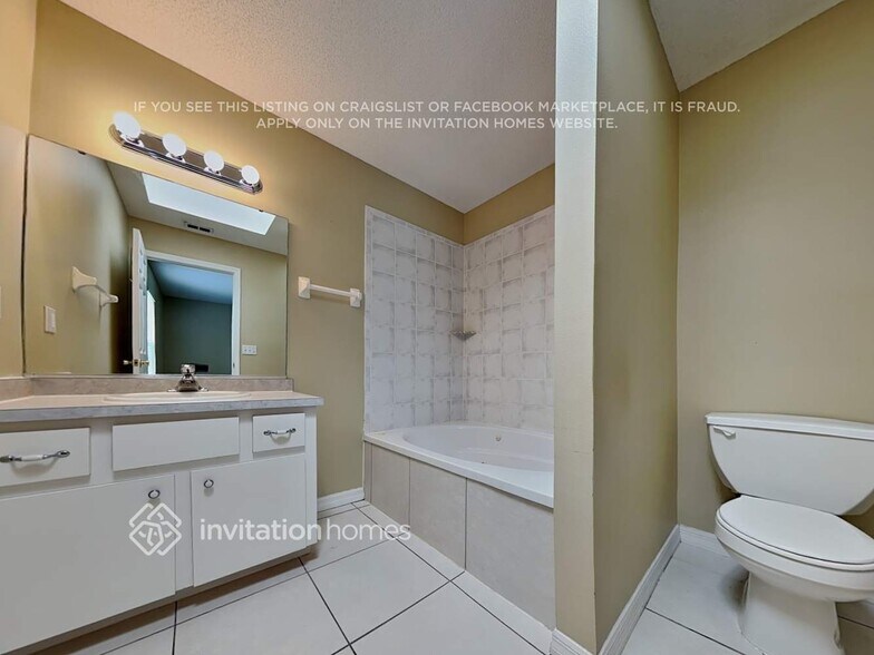 Building Photo - 3132 Travelers Palm Dr