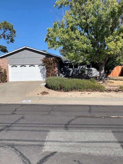 Building Photo - 3130 Ida Dr