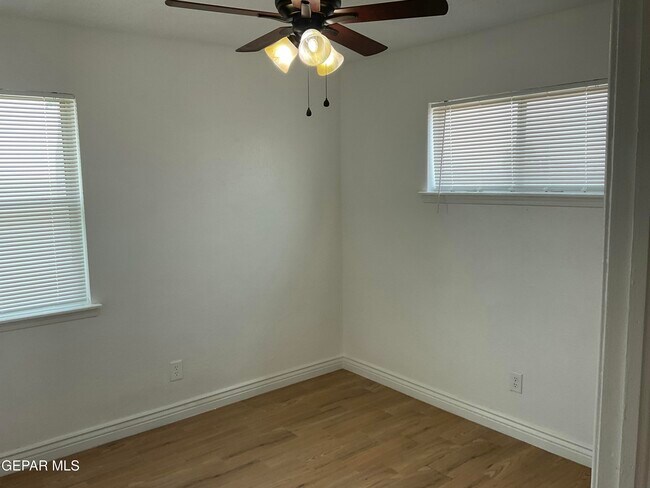 Building Photo - 335 Flynn Dr