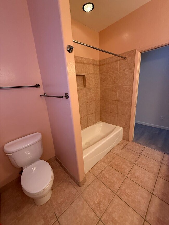 Building Photo - 1903 Coyote Ridge Dr