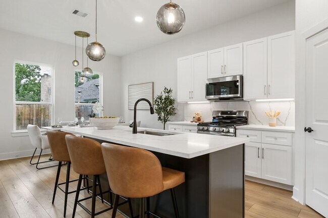 Building Photo - 22806 August Leaf Dr