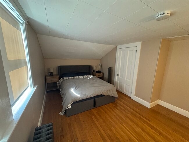 Building Photo - 187 Danforth St