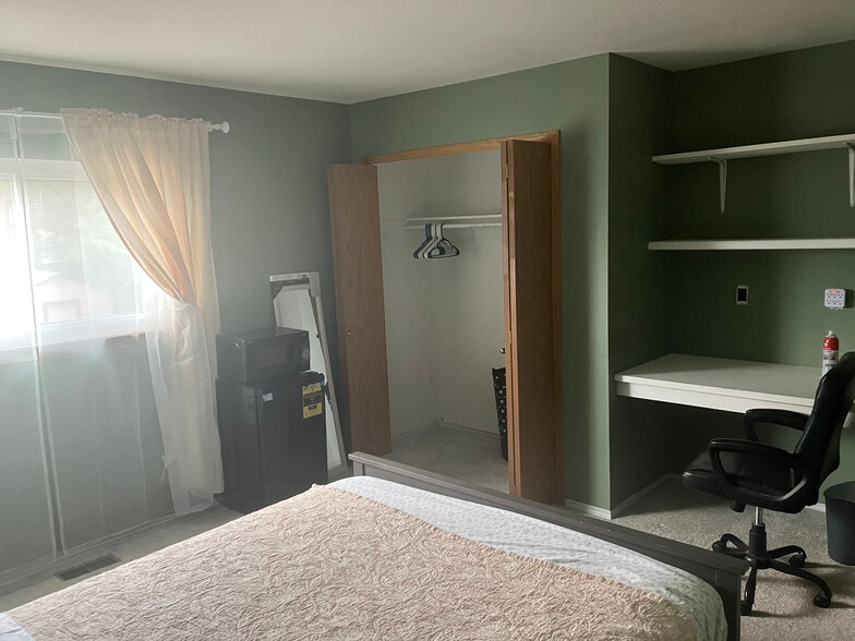 private fridge and microwave - 1490 Sausalito Dr