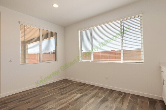 Building Photo - Pet Friendly 5 bed/3 bath in the Hawes Crossing Community of East Mesa