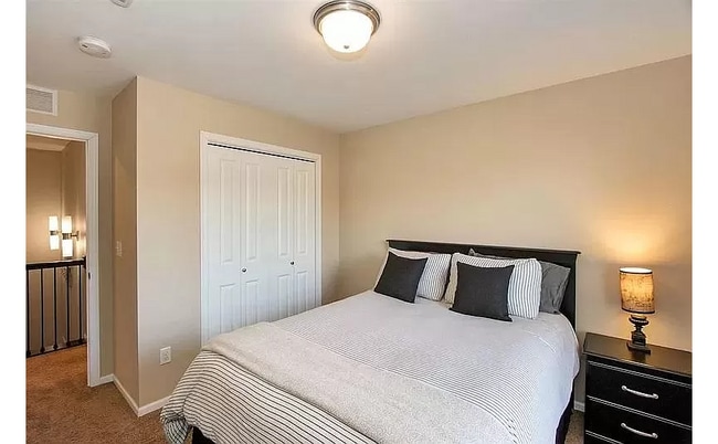 Building Photo - 456 Churchill Dr