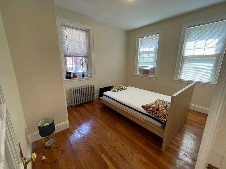 Building Photo - 52 Strathmore Rd