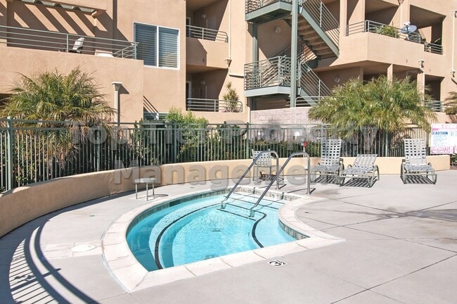 Building Photo - ***Beautiful 2 bed / 2 bath Townhome in Co...