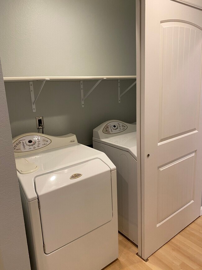 In Suite Washer/Dryer - 1344 Bellevue Way NE