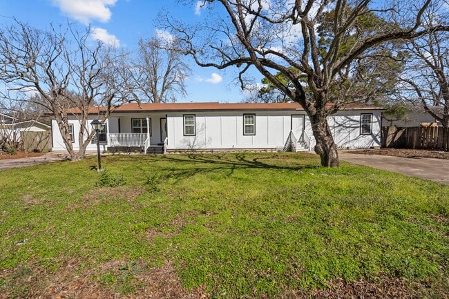 Building Photo - 1132 18th Ave N