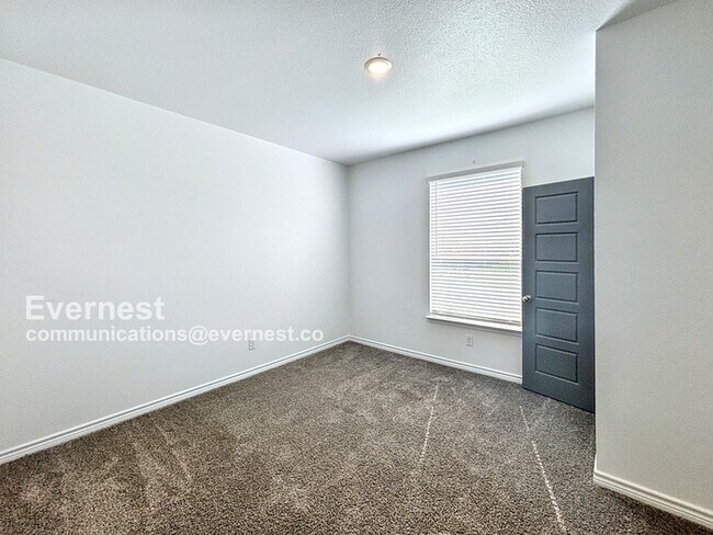 Building Photo - 857 Freedom Cir