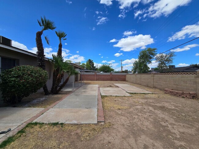 Building Photo - 2527 S Rita Ln