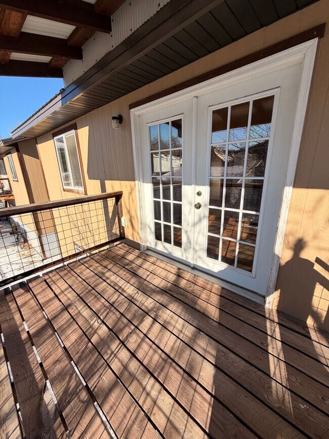 Building Photo - 938 St Joe St