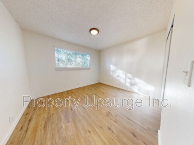 Building Photo - 445 Nelson Ave