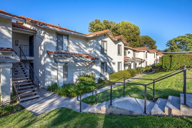 Building Photo - Bernardo Crest