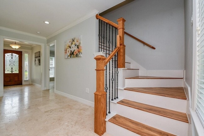 Building Photo - 707 Thistlewood Dr