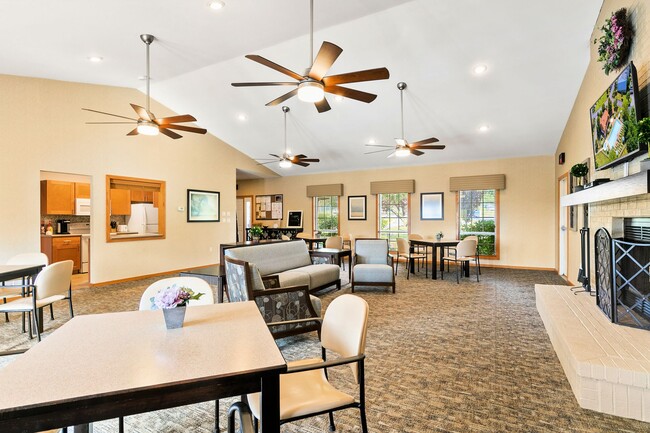 Building Photo - One Bedroom Contemporary Apartment with St...