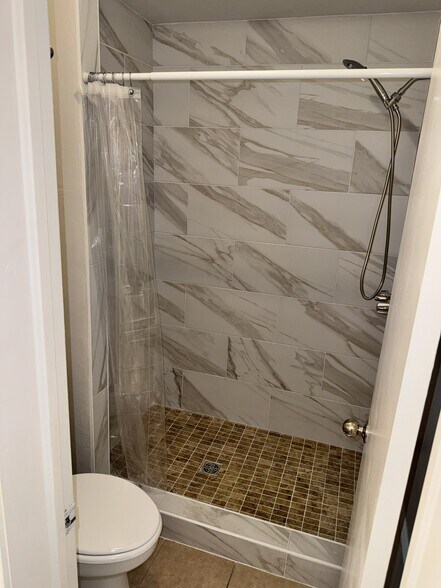 Master Bathroom - 1713 E Lindsey St