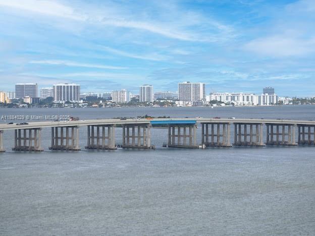 Building Photo - 700 NE 24th St