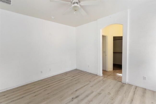 Building Photo - 45099 W Desert Cedars Ln