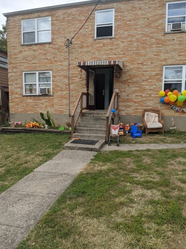 Primary Photo - 1011 Winfield Ave