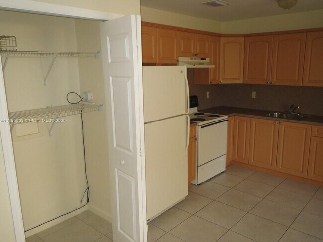 Primary Photo - 2227 Monroe St