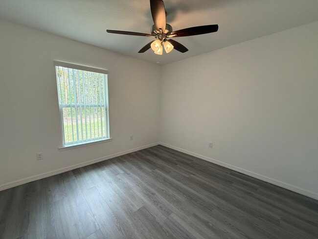 Building Photo - Great Price, Won't Last!!
