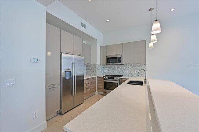 Building Photo - 221 Cosmopolitan Ct