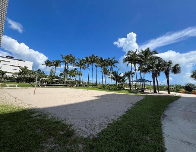 Building Photo - 1833 S Ocean Dr