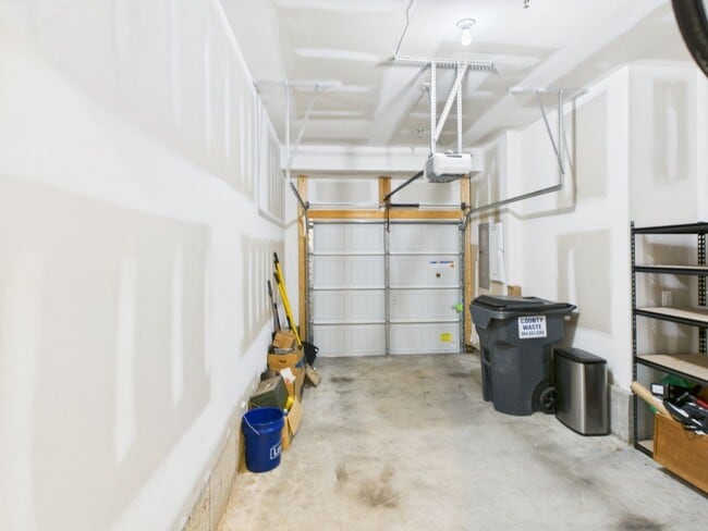 Building Photo - 6 Flatwater Row