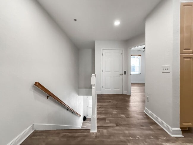 Building Photo - Stunning 3-Story Beach Townhome – Steps from the Gulf! 3bed|3bath