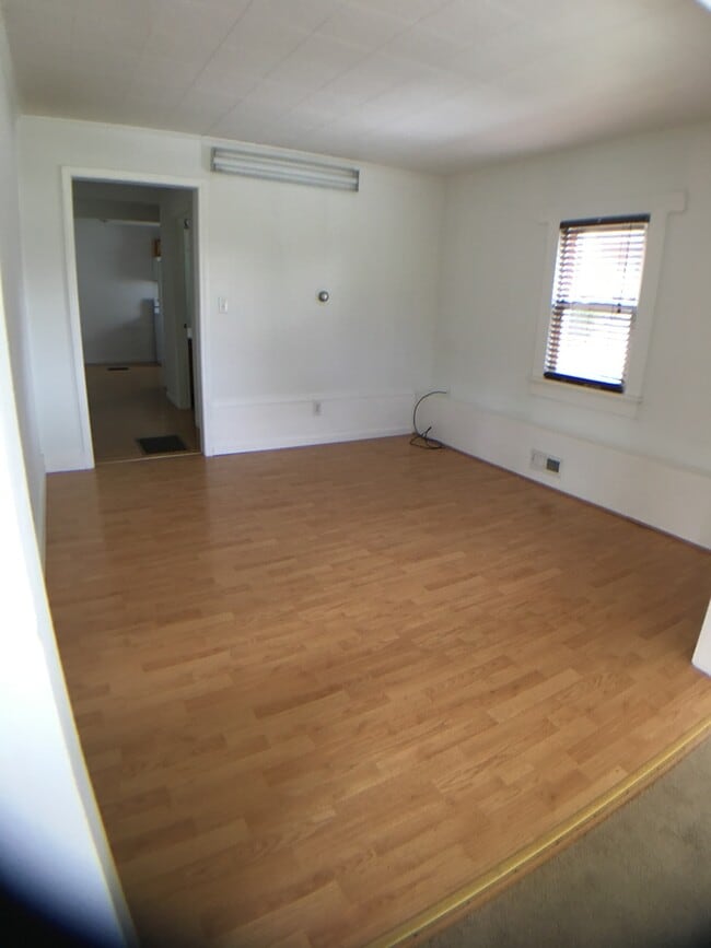Building Photo - Radford (West End), 2 BR / 1 BA, Available August