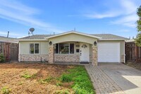 Building Photo - Sunning 3BD/3BA w/Bonus Room and Private Yard