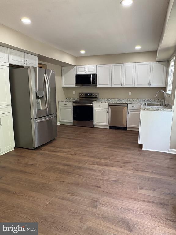 Building Photo - 1441 Landis Cir