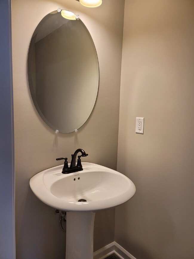 Building Photo - 231 Smithson Ln