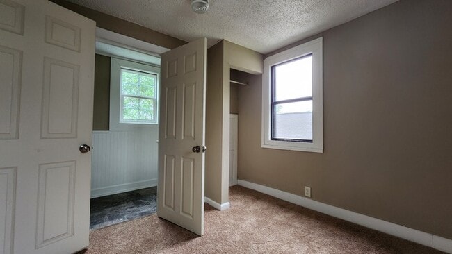 Building Photo - Remodeled 1 bedroom, standalone unit
