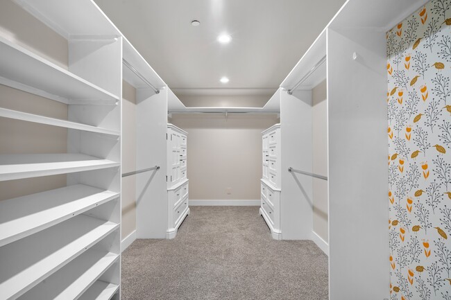 Building Photo - 1338 4000 N St