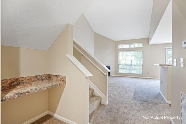 Building Photo - 5002 Stratford Pine Ln