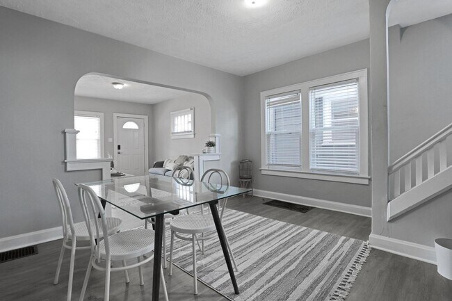 Building Photo - 1123-1125 Wilson Ave - 1125 Wilson Ave